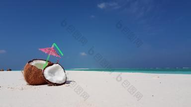 椰子喝小鸡尾酒伞沙子海滩夏威夷